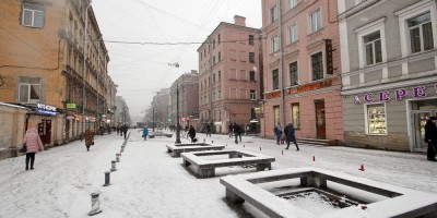 1-я Советская улица, скамейки