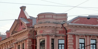 Дом Корзинина на площади Льва Толстого, место башенки на углу с улицей Льва Толстого