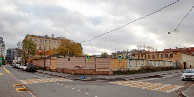 Угол Малой Зелениной и Петергофской улиц
