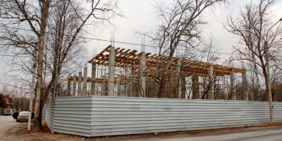 Строительство здания на углу Чистяковской и Малой Десятинной улиц в Озерках