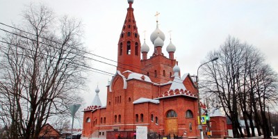 Церковь Серафима Саровского в Петергофе на Ораниенбаумском шоссе