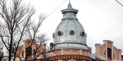 Восточный купол дома Барановской на Петропавловской улице, 8