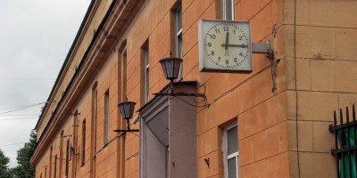 Лесной проспект, 64, литера Б, корпус на Кантемировской улице, часы