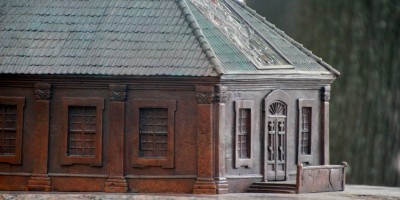 Троицкая площадь, памятный знак Троице-Петровского собора, фасад