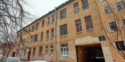 Улица Репина, задний фасад дома фон Нидермиллера на 1-й линии Васильевского острова, 26