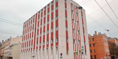 Здание на углу 7-й Советской и Мытнинской улиц