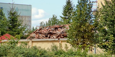 Проспект Обуховской Обороны, дом 57, после сноса, мусор
