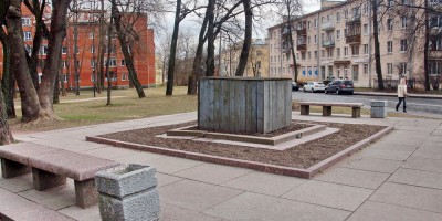 Пушкин, постамент памятника Ленину на углу Малой и Конюшенной улиц