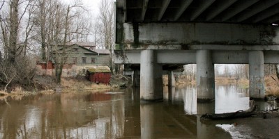Рыбацкий мост и река Славянка