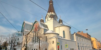 Церковь Петра, митрополита Московского, на углу Роменской и Днепропетровской улиц