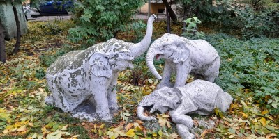 Перекопская улица, 1, скульптуры слонов
