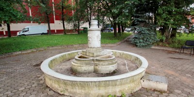 Улица Черняховского, дом 75, фонтан Улица Черняховского, дом 75, фонтан