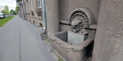 Улица Севастьянова, дом 5, фонтан с чашей