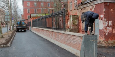 Кронштадт, Флотская улица, ограда служительских флигелей, восстановление