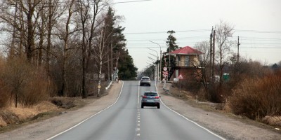 Петергоф, Ропшинское шоссе возле железнодорожного переезда