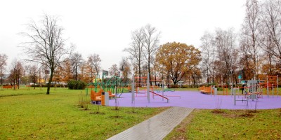 Сквер Раисы Штрейс, фиолетовая детская площадка