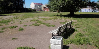 Семянниковский сквер на проспекте Обуховской Обороны, скамейка