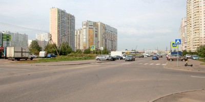 Шушары, Новгородский проспект, перекресток с Окуловской улицей