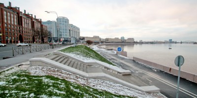 Свердловская набережная, спуск