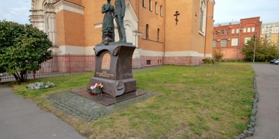 Набережная Обводного канала, 116, памятник Николаю II и его супруге Набережная Обводного канала, 116, памятник Николаю II и его супруге