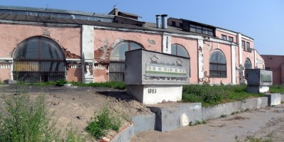 Набережная Обводного канала, стелы Эволюция локомотивов