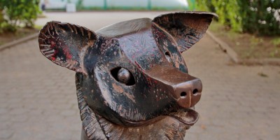 Улица Правды, сквер, скульптура собаки Гаврюши Улица Правды, сквер, скульптура собаки Гаврюши