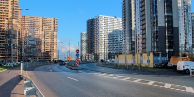 Русановская улица после моста