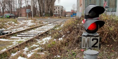 Железная дорога между улицами Розенштейна и Шкапина, светофор