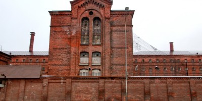 Арсенальная набережная, дом 7, восточный крест