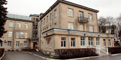 Чугунная улица, дом 46, больница, главное здание