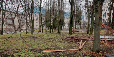 Чугунная улица, дом 46, больница, сквер