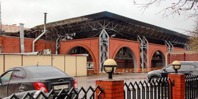 Улица Дыбенко, 16, Правобережный рынок, после пожара обрушилась кровля Улица Дыбенко, 16, Правобережный рынок, после пожара обрушилась кровля