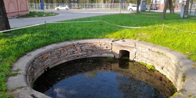 Пушкин, гранитный бассейн в сквере у перекрестка Красносельского шоссе и Парковой улицы