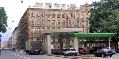 Театральная площадь, АЗС