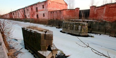 Кронштадт, Обводный канал, опоры подъемного моста Кронштадт, Обводный канал, опоры подъемного моста