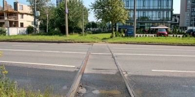 Кубинская улица, железнодорожный переезд