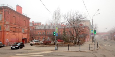 Угол набережной Обводного канала и улицы Степана Разина