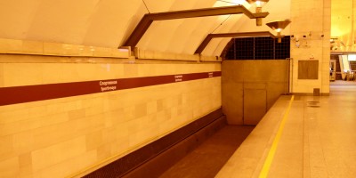 Станция метро Спортивная, лоток для поездов Кольцевой линии, верхний ярус Станция метро Спортивная, лоток для поездов Кольцевой линии, верхний ярус