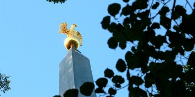 Румянцевский сад, Румянцевский обелиск, орел