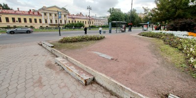 Угол Большого проспекта и 9-й линии Васильевского острова, цоколь торгового павильона