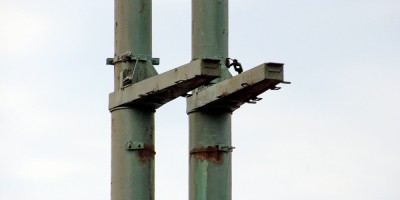 Большой Крестовский мост, троллейбусные столбы